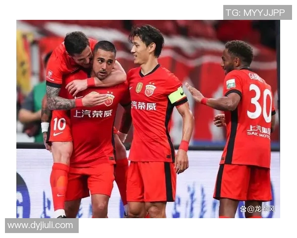 拿波里迎战阿尔克马尔期待精彩对决双方实力对比引发球迷热议 拿波里迎战阿尔克马尔期待精彩对决双方实力对比引发球迷热议